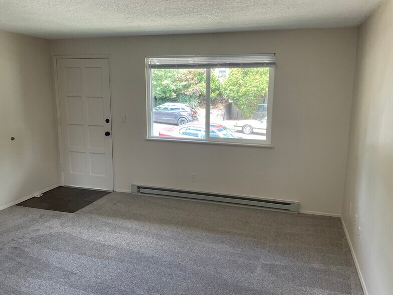 Living area - 434 S Idaho St