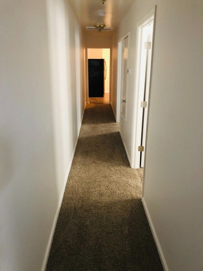 Building Photo - Delaware Duplex