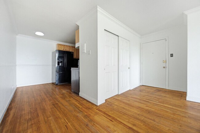 Building Photo - 1390 Emerson St