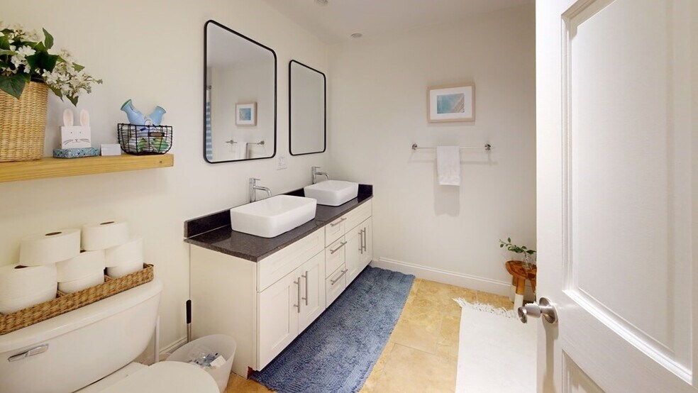 Building Photo - 272 Bowen St