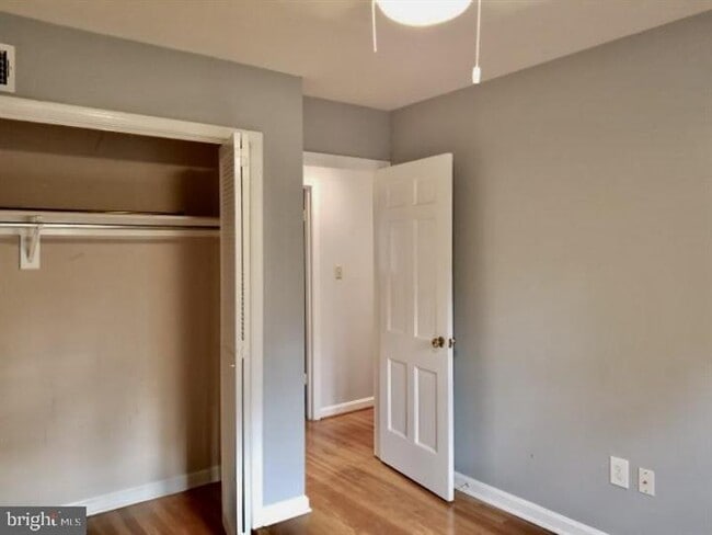 Building Photo - Charming 3-Bedroom Rental in Falls Church with 2 Full Baths and Spacious Layout!