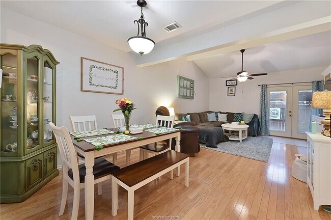 Building Photo - 2800 Longmire Dr