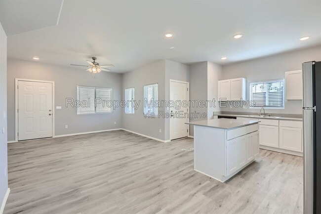 Building Photo - 7010 N 80th Ave