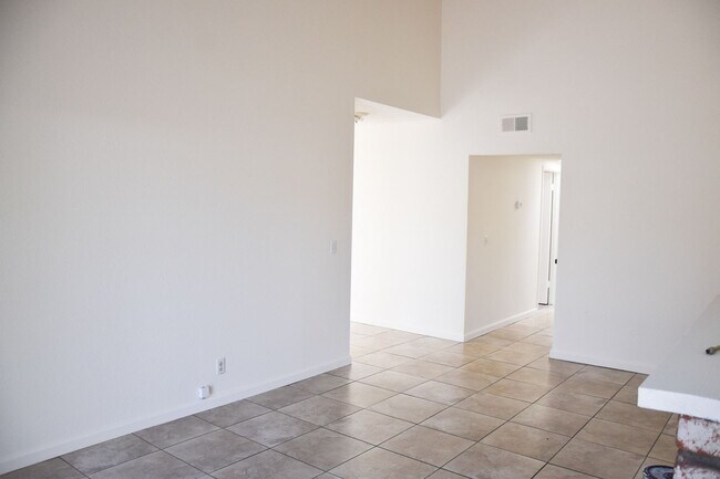 Building Photo - Cypress (125-127) South