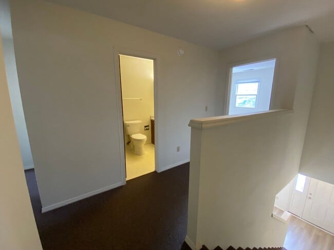Building Photo - Northside Bloomington 3BR/2.5BA Townhome