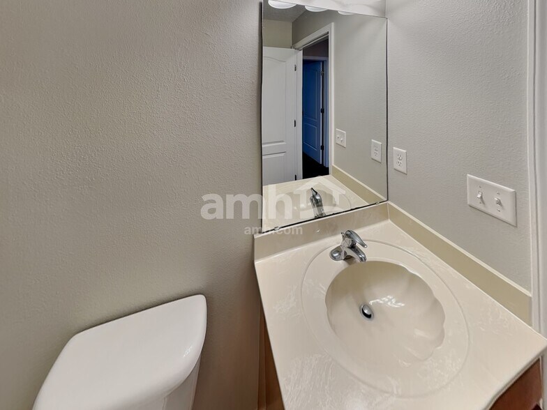 Building Photo - 216 W Jayce Wy