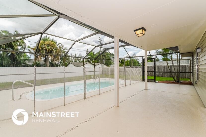 Building Photo - 818 SW 31st St