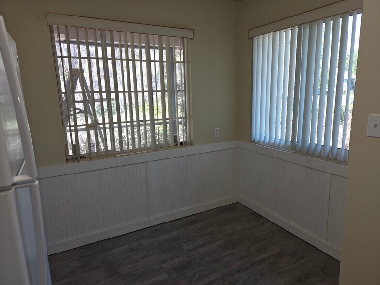 Eat in kitchen table area - 644 E Harwood St