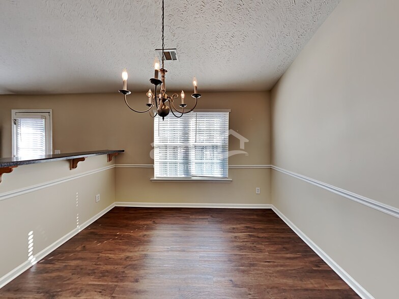 Building Photo - 1401 Buckingham Pl