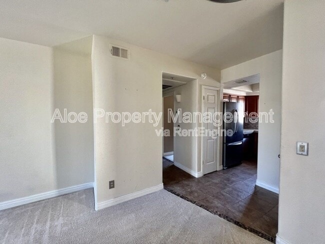 Building Photo - 1825 W Ray Rd