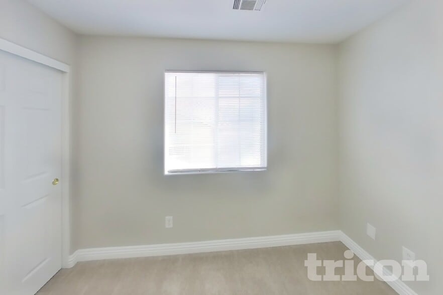 Building Photo - 9827 W Spinnaker Creek Ave