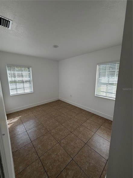 Building Photo - 1702 W Dempsey Ave