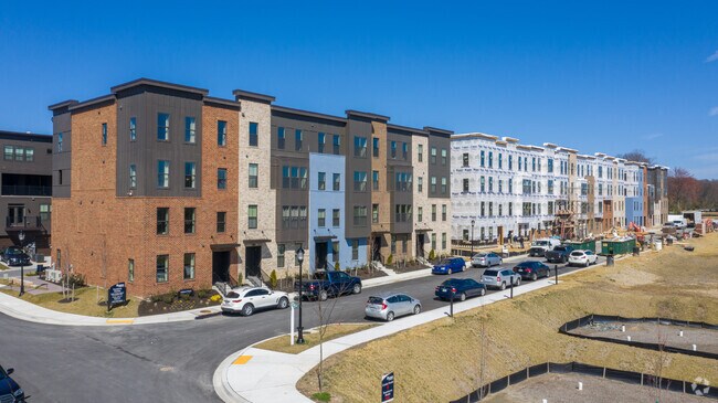 Primary Photo - Paddock Pointe