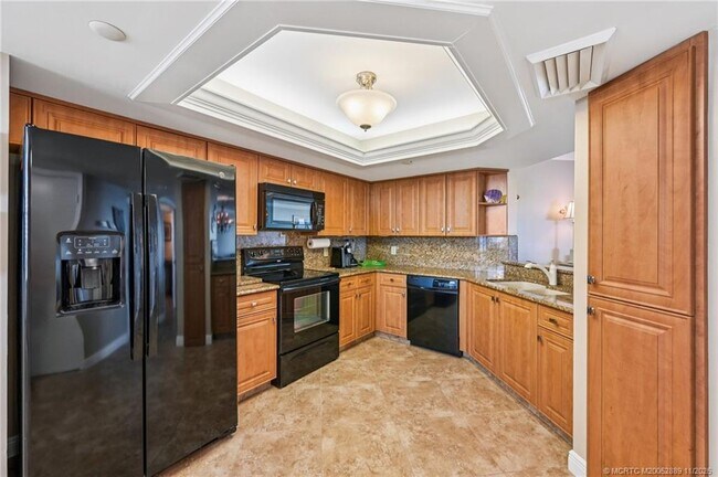 Building Photo - 8880 S Ocean Dr