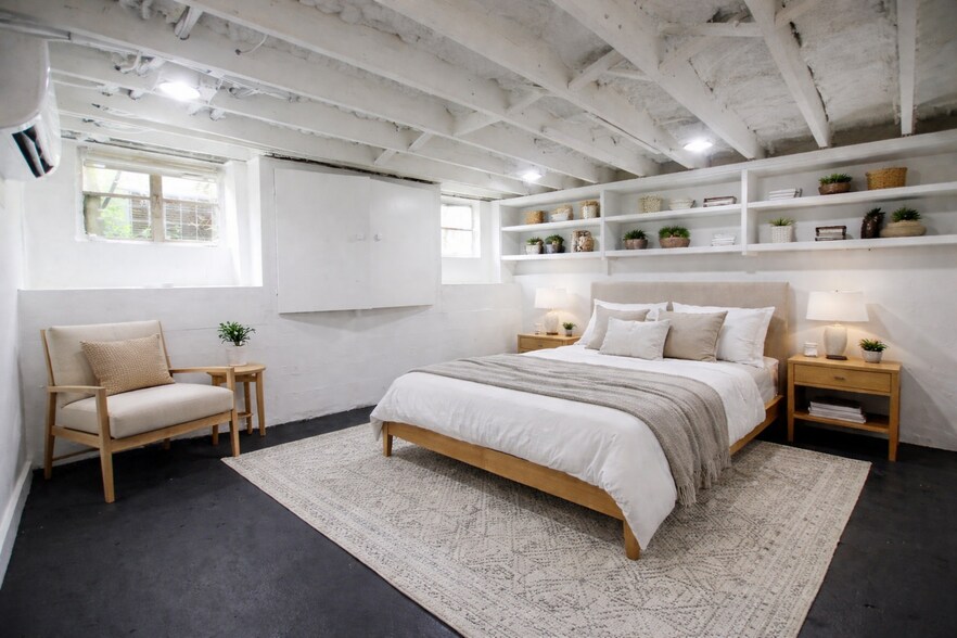 Main Bedroom - 1713 E Main St