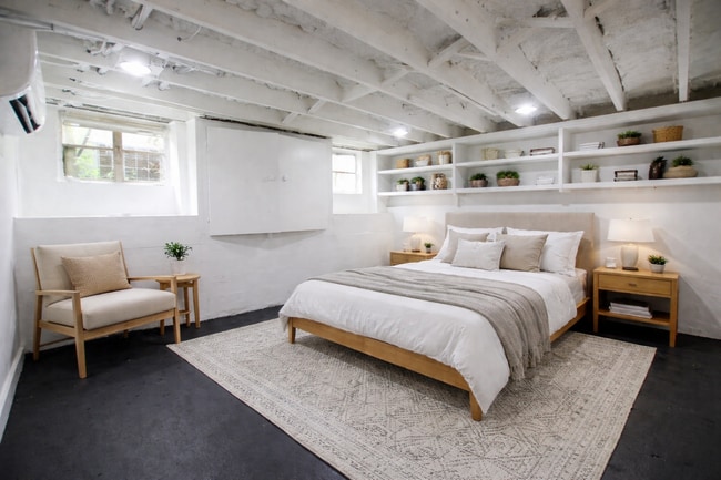 Main Bedroom - 1713 E Main St