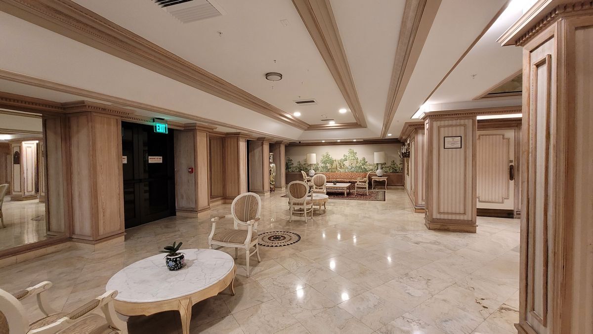 Building Photo - 6039 Collins Ave