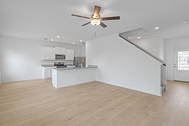 Building Photo - 14620 Wahlbergs Wy