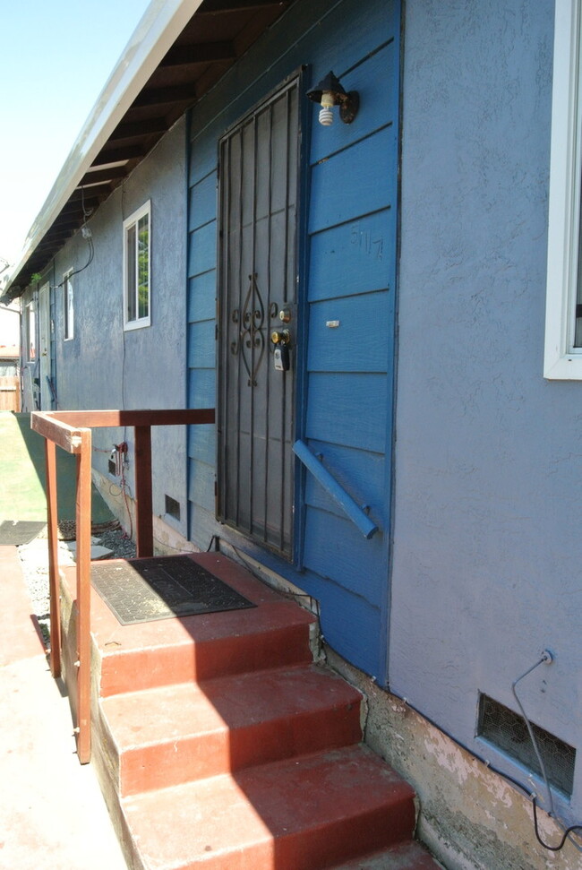 Building Photo - Adorable 2 bedroom, 1 bathroom In Pittsbur...