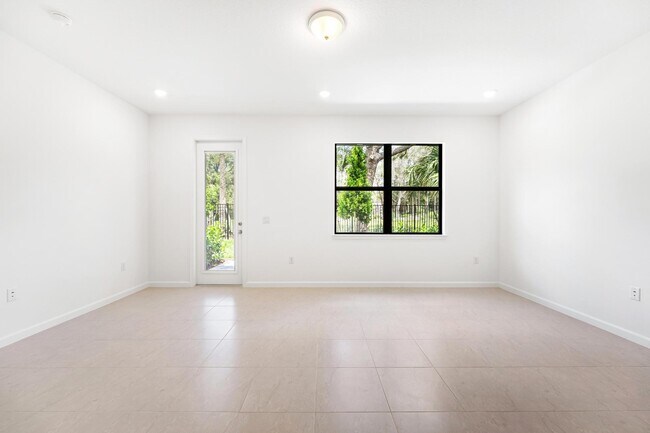 Building Photo - 4315 Efendi Dr