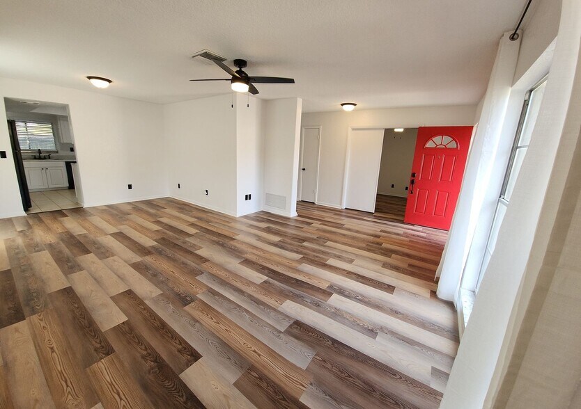 Building Photo - 14919 Old Pointe Rd