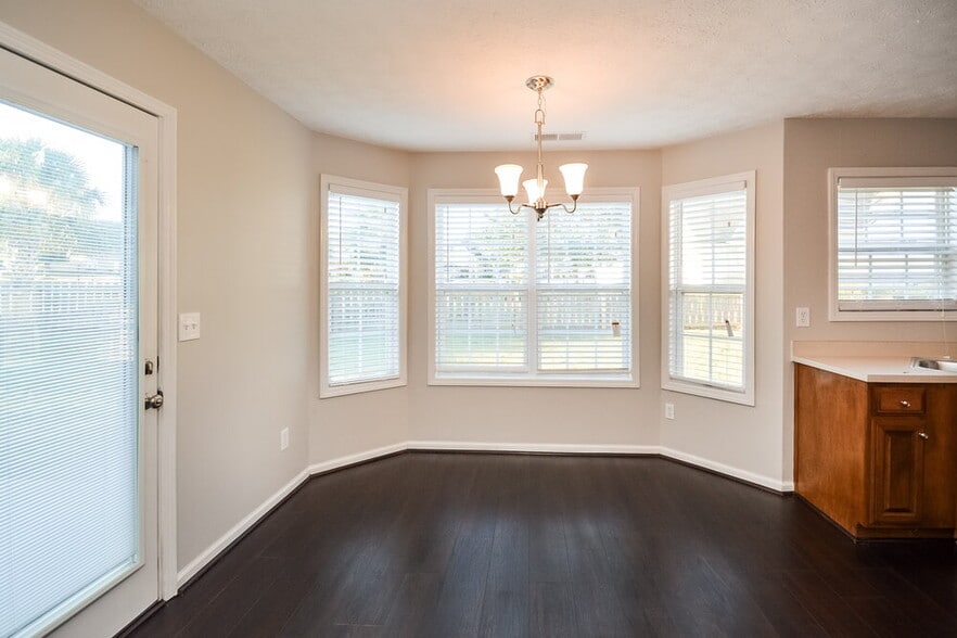 Building Photo - 1804 Cabana Chase