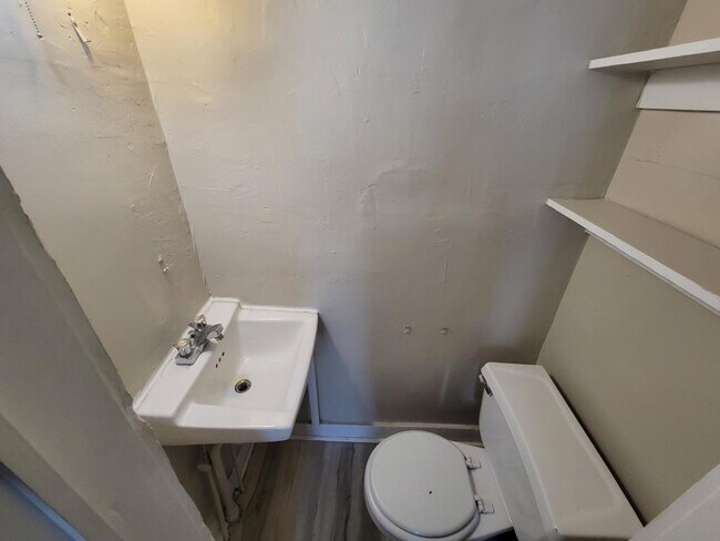 Building Photo - 1402 3rd St