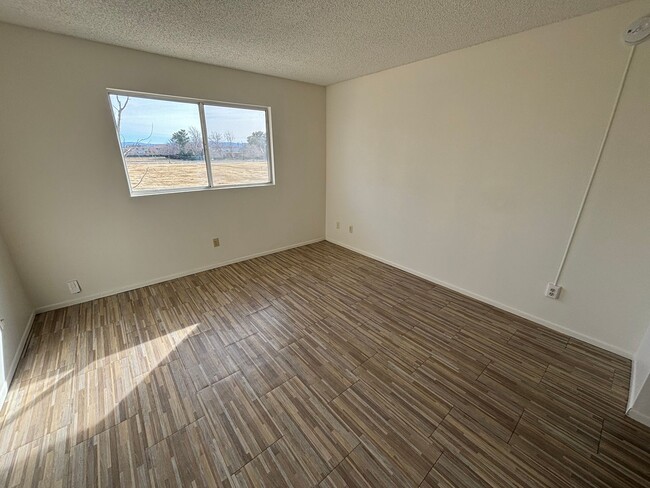 Building Photo - Modern and Spacious 3-Bedroom Townhome in ...