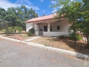 Building Photo - Single Story House- Large Lot- Pets Welcome-