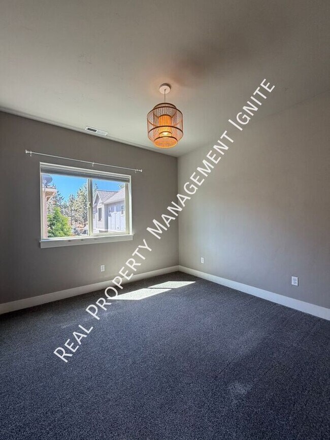 Building Photo - 20531 SE Stanford Pl
