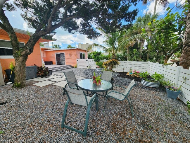 Building Photo - Charming Beachside Bungalow only 150 steps...