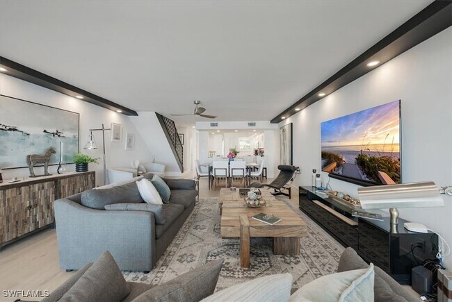 Building Photo - 800 River Point Dr