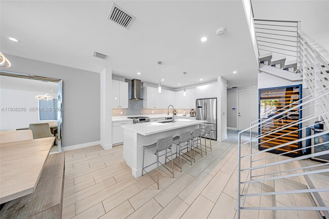 Building Photo - 817 NE 17th Way