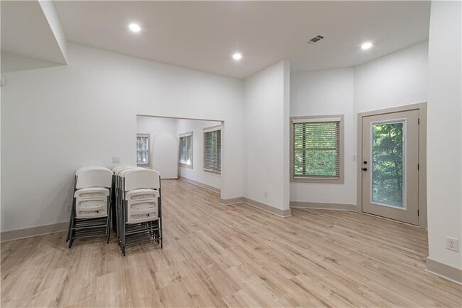 Building Photo - 651 Briarleigh Way