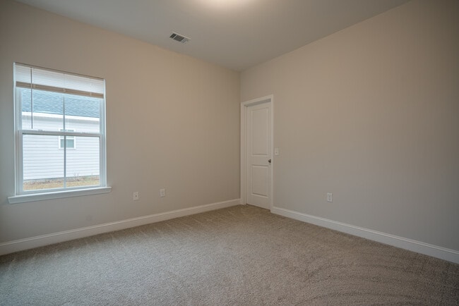 Building Photo - 106 Holland Dr