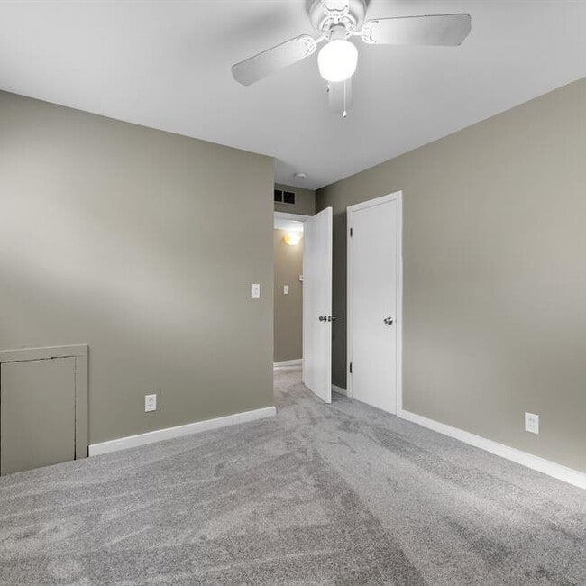 Building Photo - 9082 Louise St