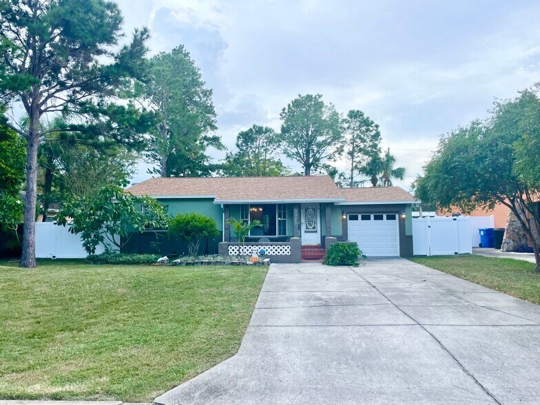 Building Photo - 6326 8th Ave N