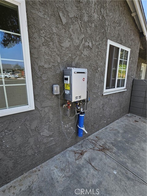 Building Photo - 439 N Rennell Ave