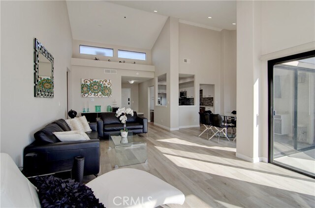 Building Photo - 200 Paris Ln