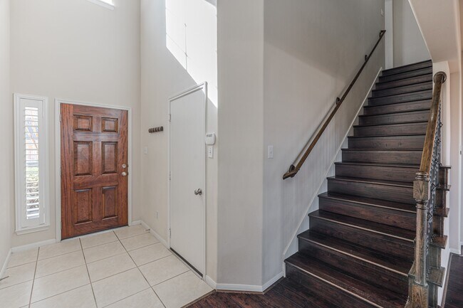 Building Photo - 14310 Silver Hollow Ln