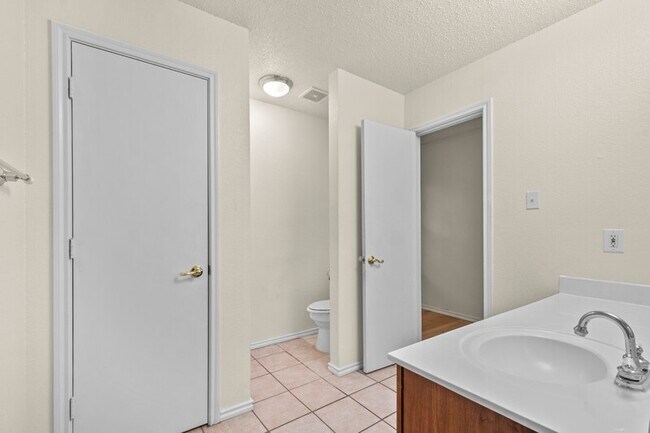Building Photo - 2105 Capstan Dr