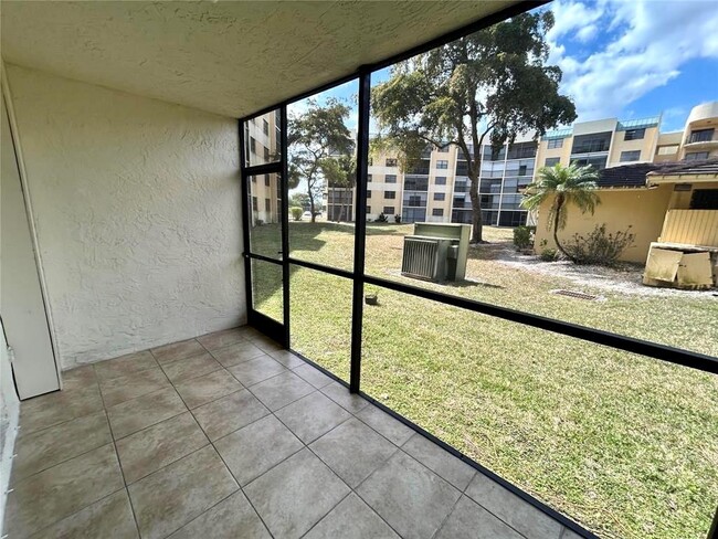 Building Photo - 6475 W Oakland Park Blvd