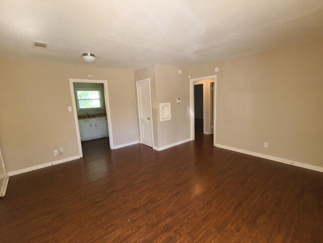Building Photo - 1505 Alamo Ave