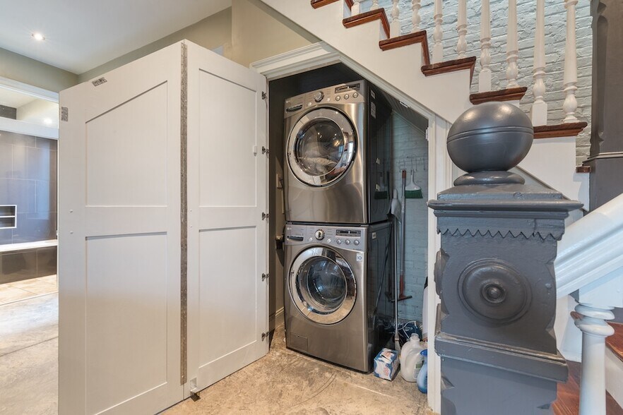 Building Photo - 717 Lampton St