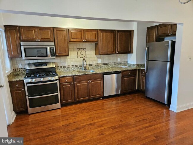 Building Photo - 803 Jeannette Ave