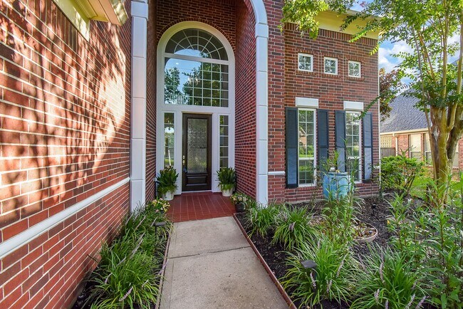 Building Photo - 7902 Silent Forest Dr