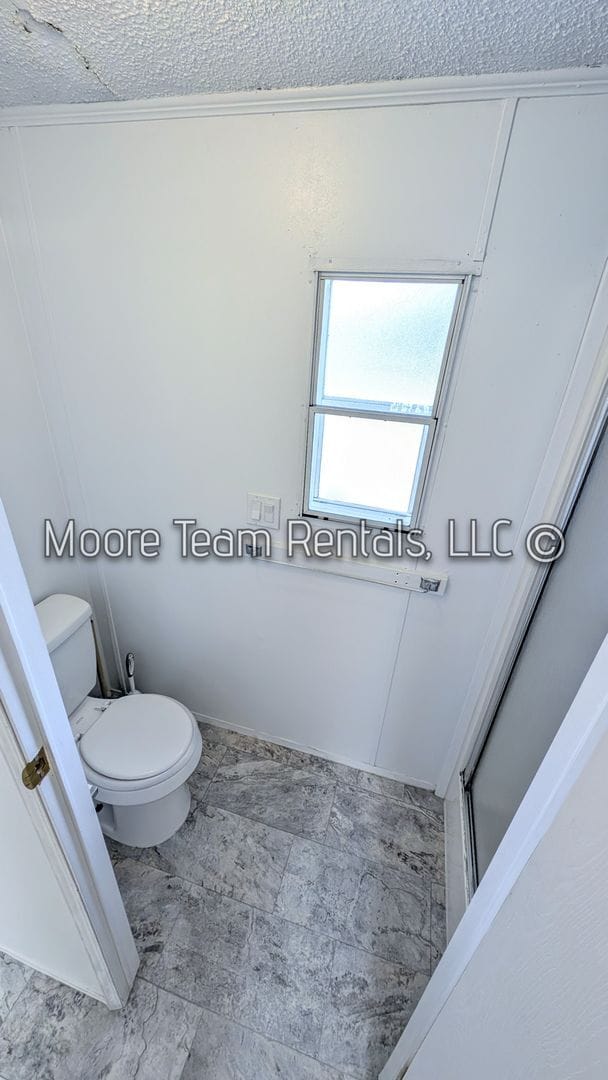 Building Photo - Country Home - Large Open Lot