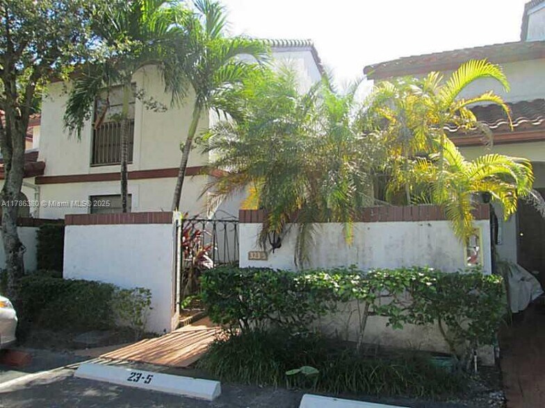 Building Photo - 323 Ives Dairy Rd