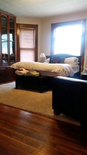 Primary Photo - 288 E 1st St