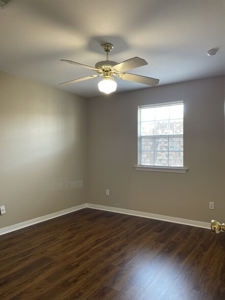 Building Photo - 4405 Lefkoe St